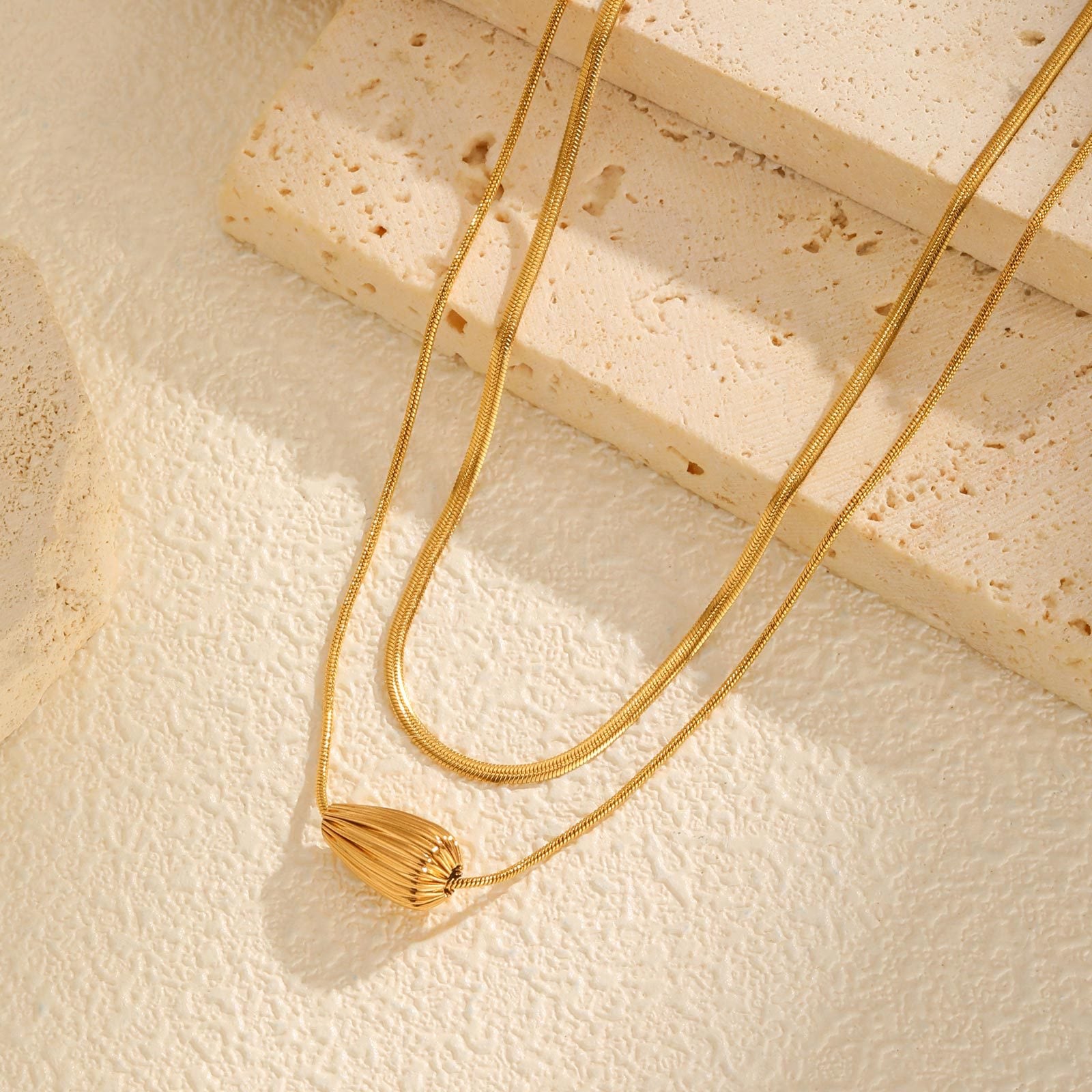 Collier doré élégance