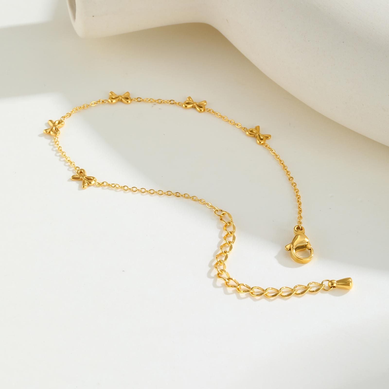 Bracelet doré à noeuds