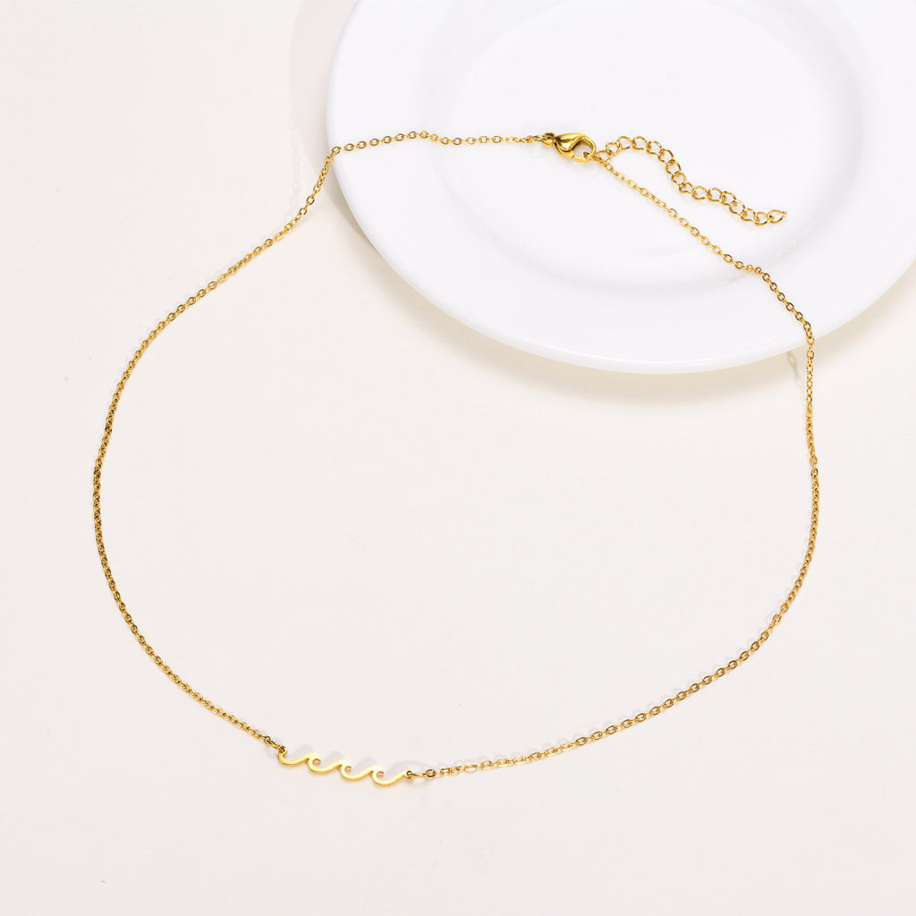 Collier doré vague