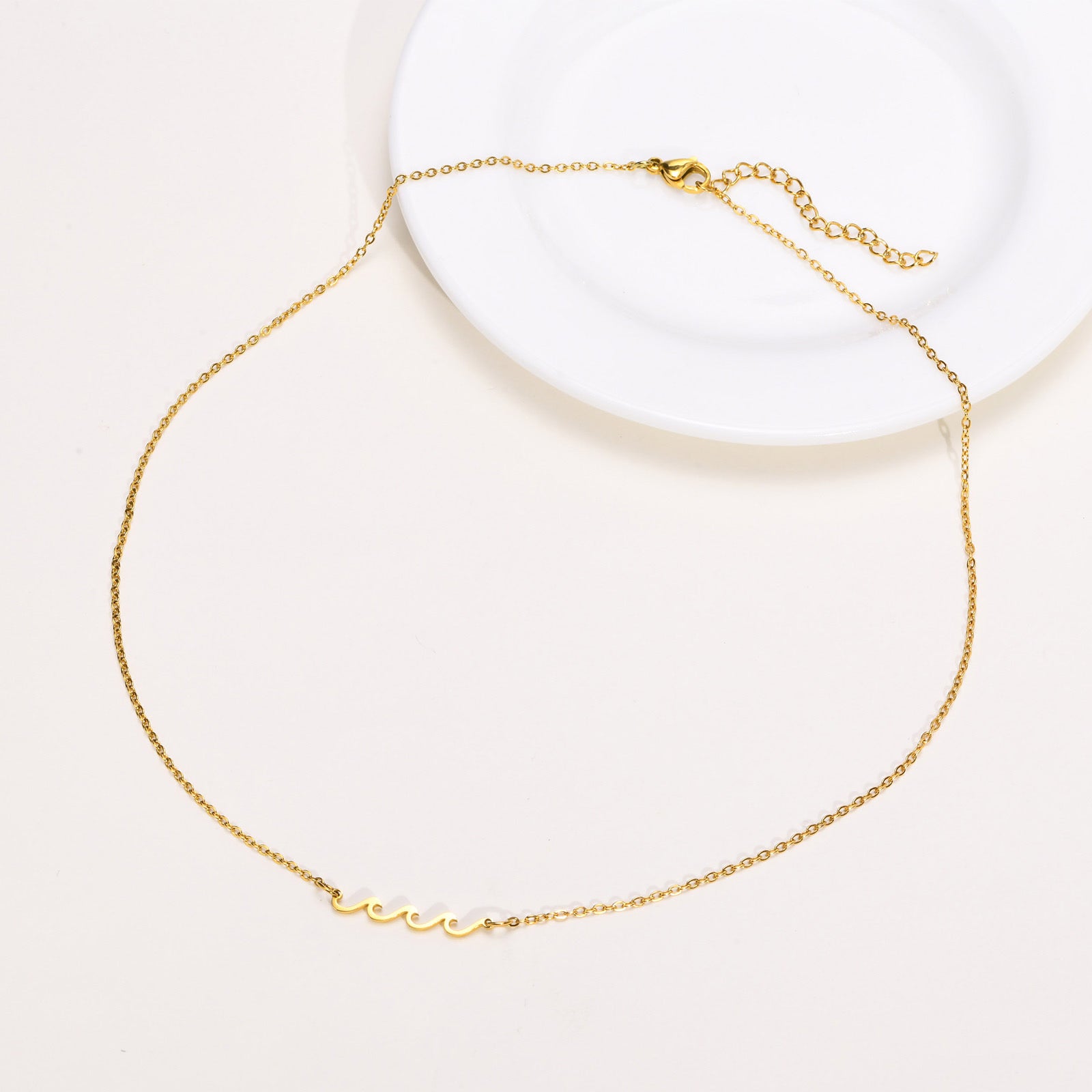 Collier doré vague
